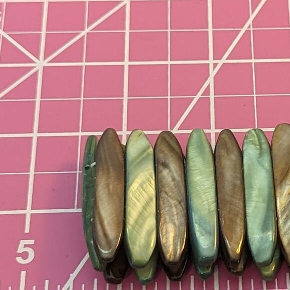 Green and brown shell stretch bracelet - Picture 4 of 4